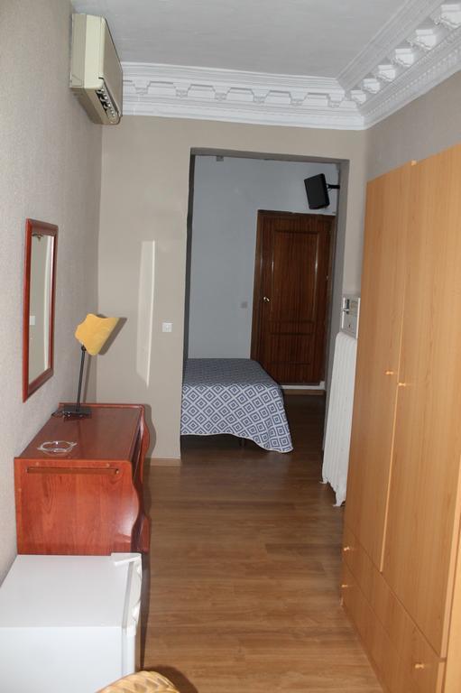Hostal Trevinca Madri Exterior foto