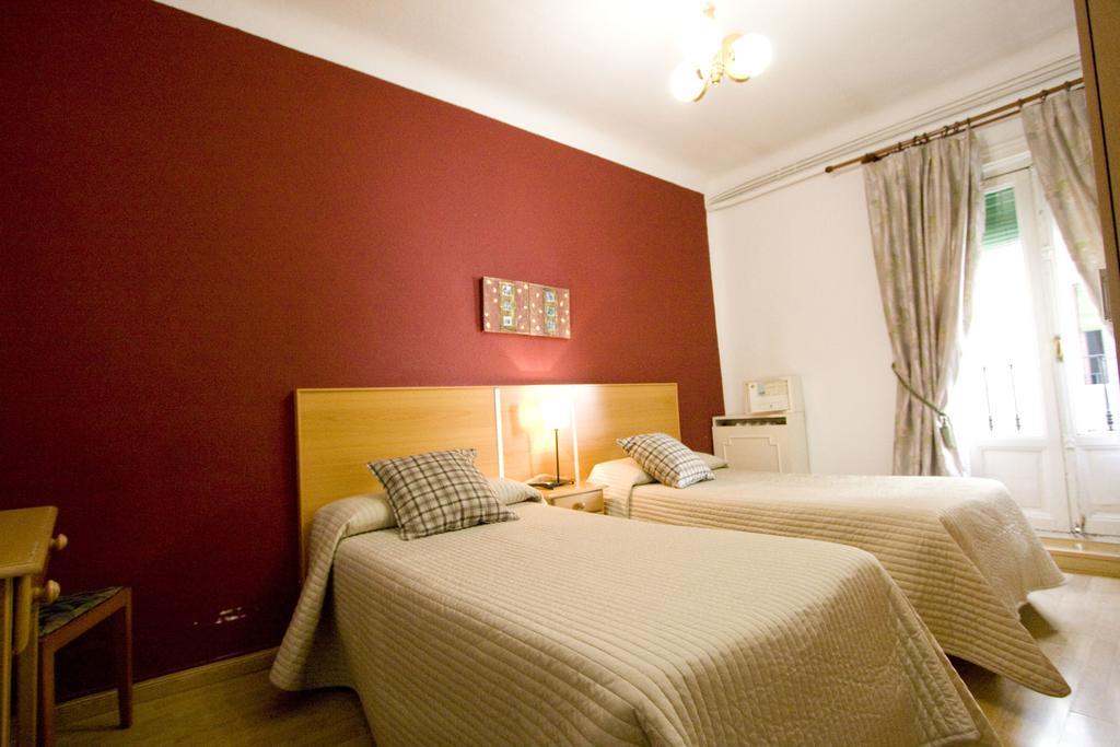 Hostal Trevinca Madri Exterior foto